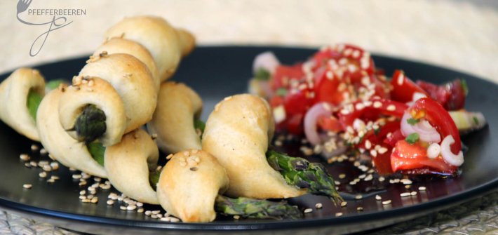 Spargelgrissini mit Tomatensalat mit Logo