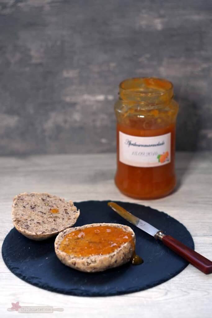 Haferle mit Aprikosenmarmelade