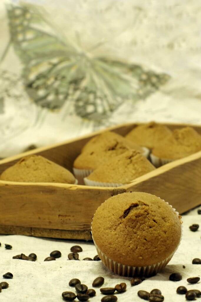 Espressomuffins als kleine Muntermacher. Perfekt geeignet als Frühstück to go #laktosefrei #fruktosearm | chilibluetendotcom
