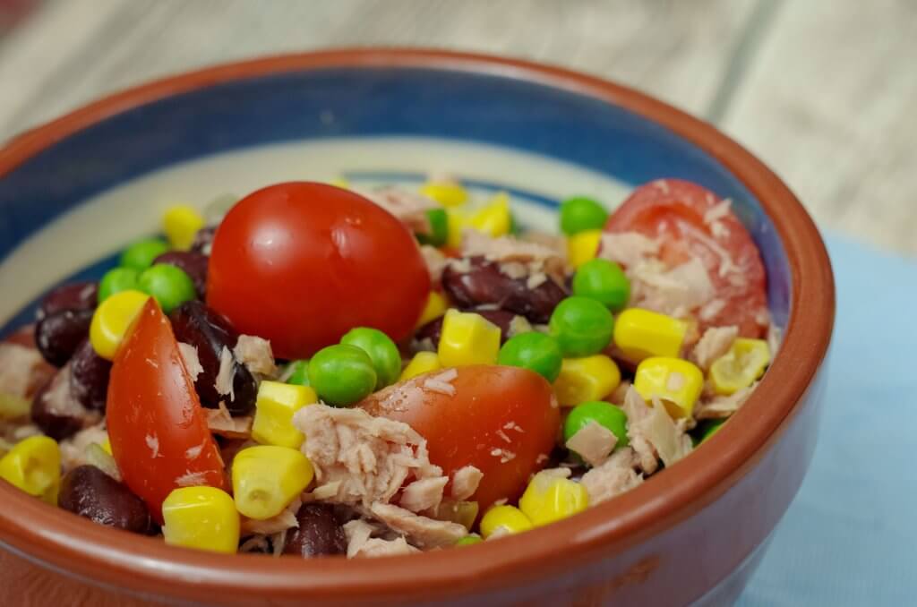 Ein leckerer Thunfischsalat als Mittagessen, Abendessen oder Beilage geeignet. #laktosefrei #glutenarm | chilibluetendotcom