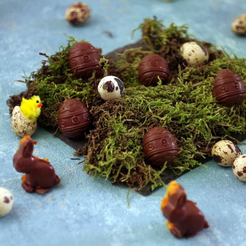 Saftige Karottenmuffins mit perfekter Schokoladenglasur. #Ostern #laktosefrei | chilibluetendotcom