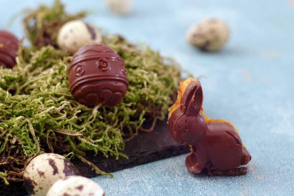 Saftige Karottenmuffins mit perfekter Schokoladenglasur. #Ostern #laktosefrei | chilibluetendotcom