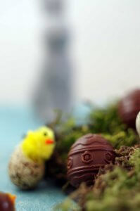 Saftige Karottenmuffins mit perfekter Schokoladenglasur. #Ostern #laktosefrei | chilibluetendotcom