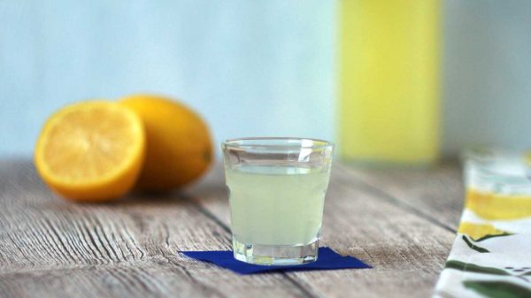 Limoncello Limoncello #laktosefrei #Zitronen #Rezept | chilibluetendotcom